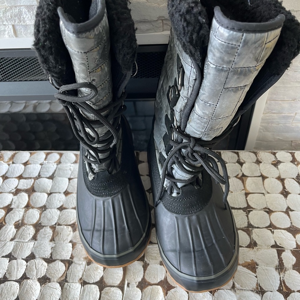 Kamik Women’s Size 8 lined snow boots